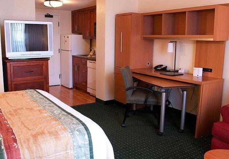 Towneplace Suites Suffolk Chesapeake Экстерьер фото