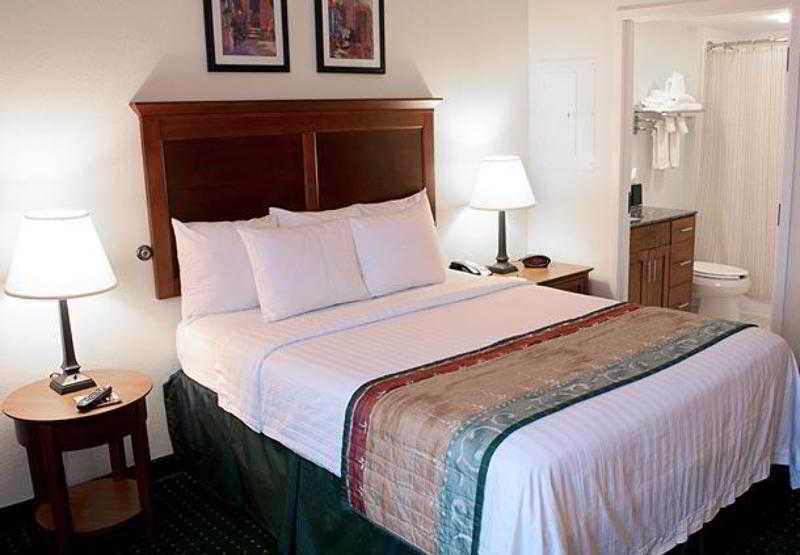 Towneplace Suites Suffolk Chesapeake Экстерьер фото